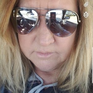 Meet your Posher, Deborah